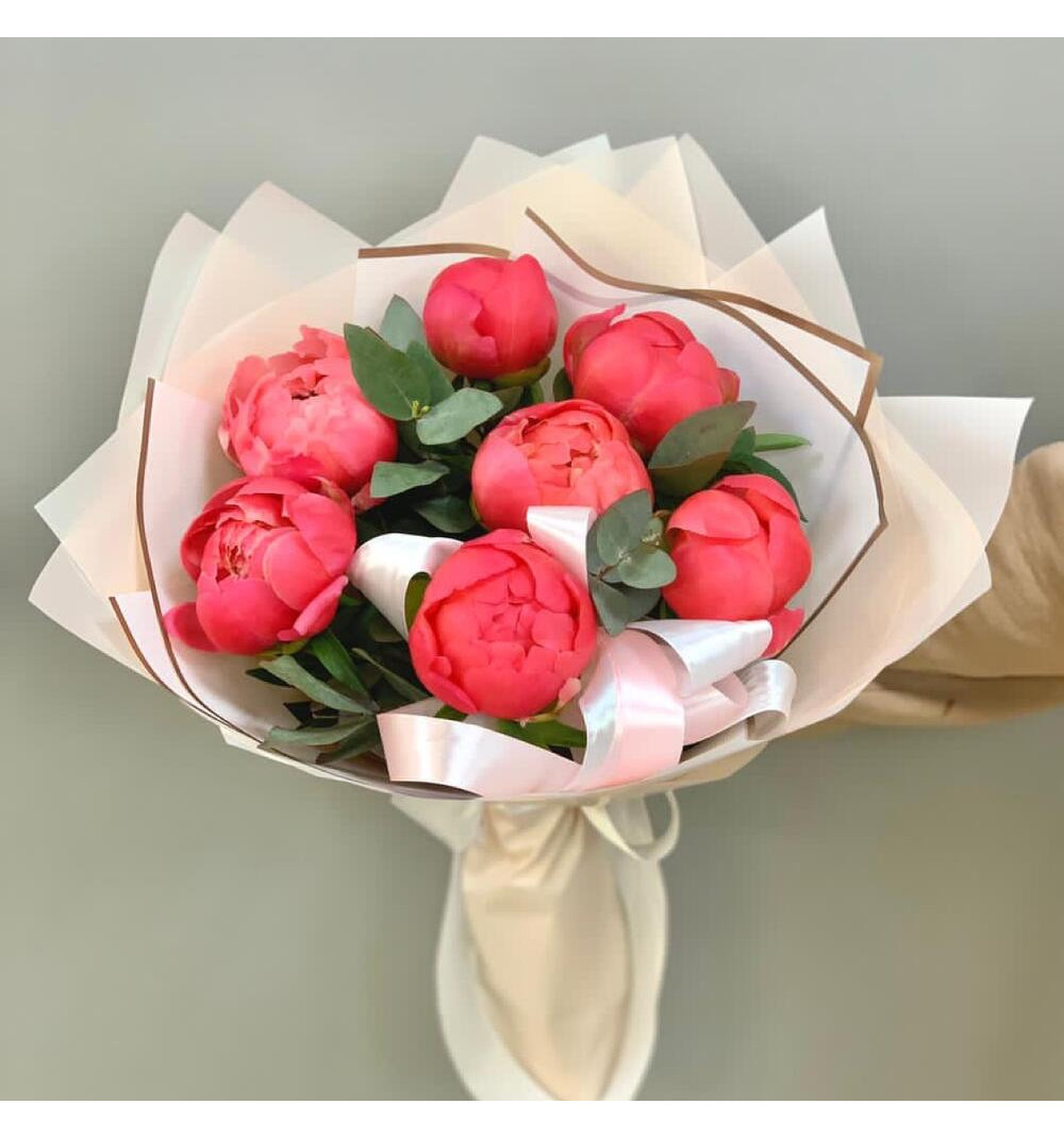 Пионы коралловый шарм