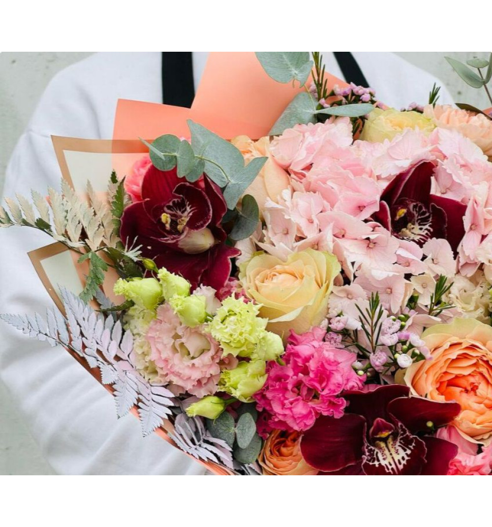 Авторский букет с розами Гравити