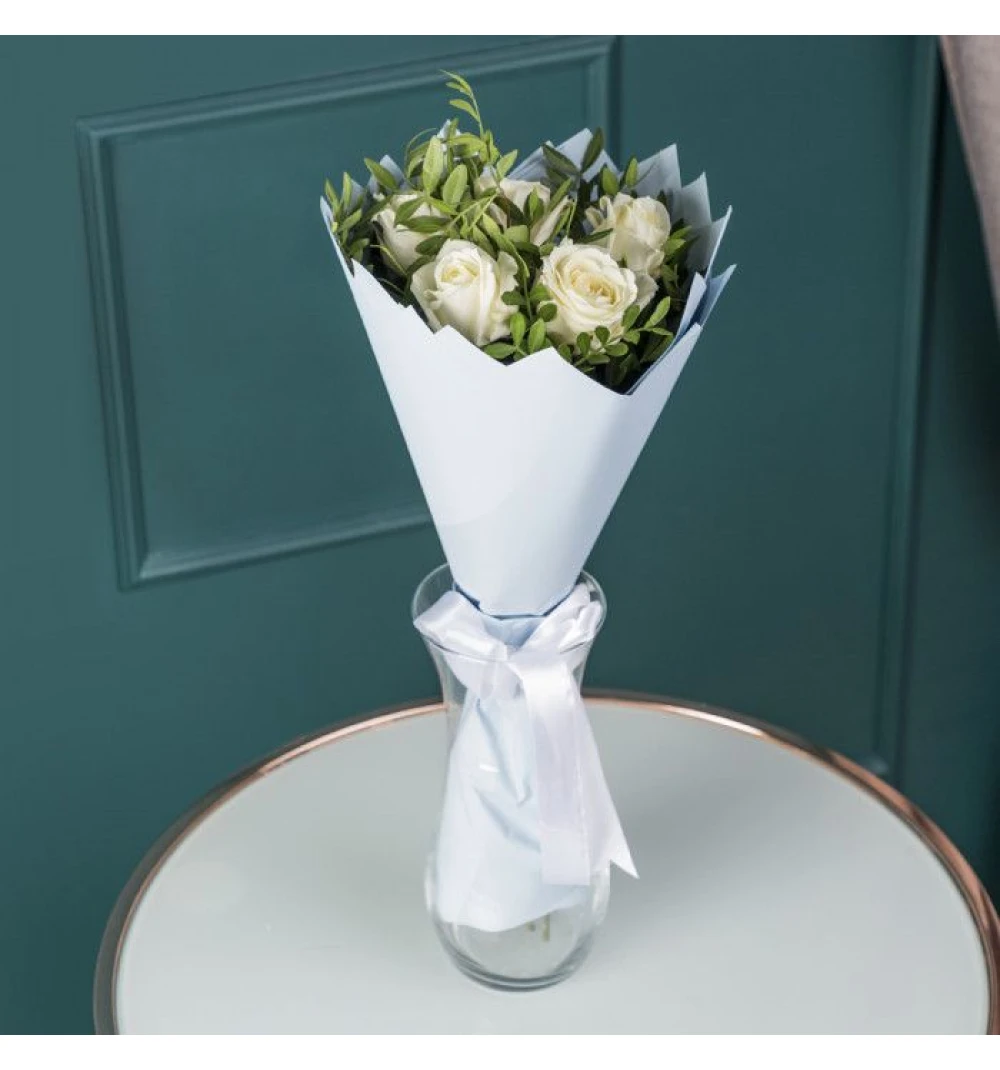 Букет из 5 белых роз