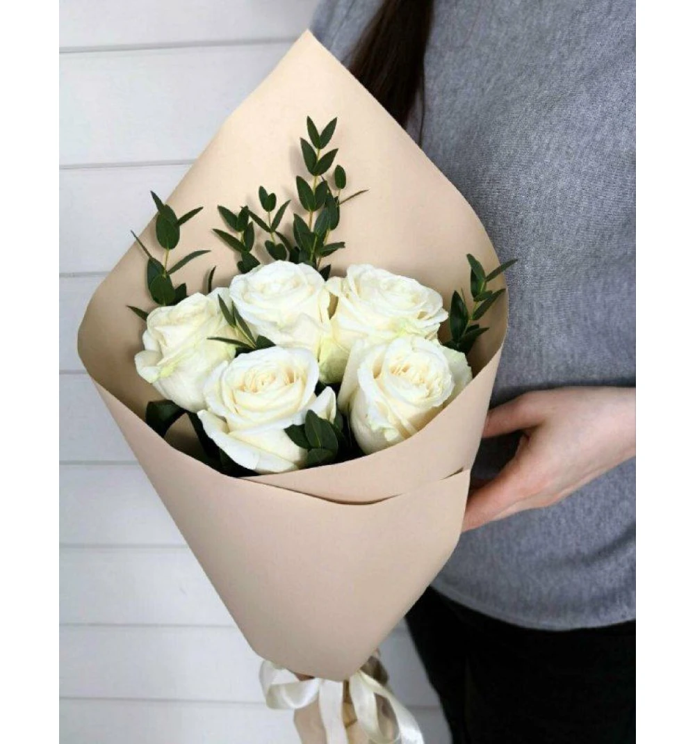 Букет из 5 белых роз